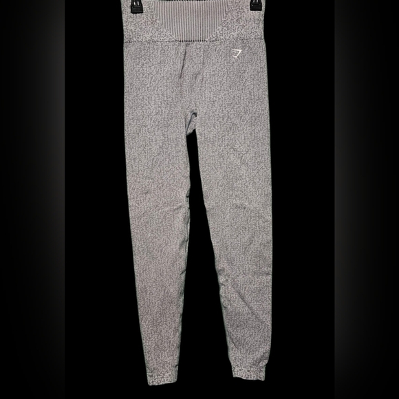 Gymshark Gray Leggings EUC Size 2 (26 Waist) - Picture 1 of 4